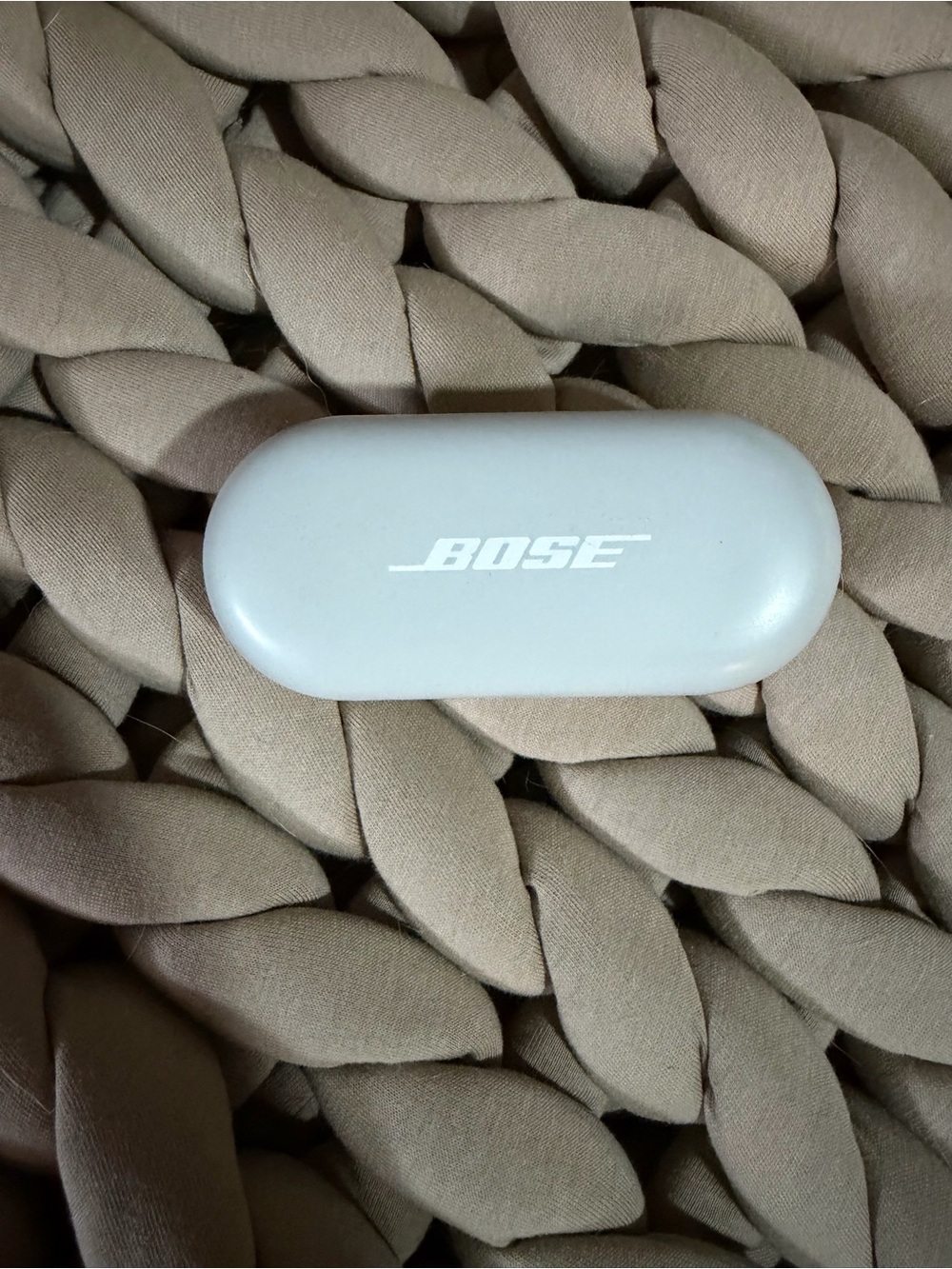 Bose White Oval Charging Case for True Wireless Earbuds